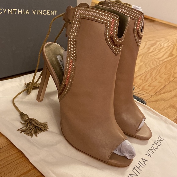 Cynthia Vincent Note Heels NWT - Picture 7 of 8